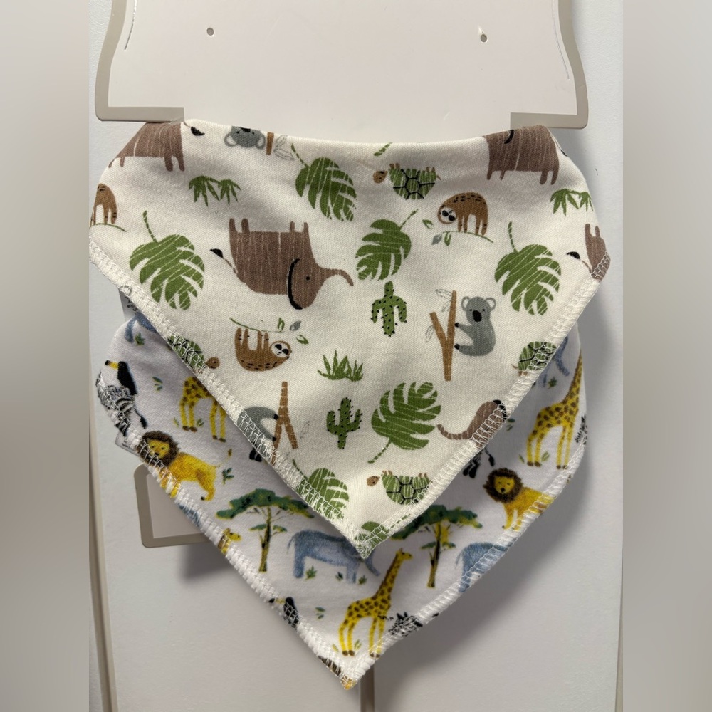❤️3/$10 2 NEW Bibs